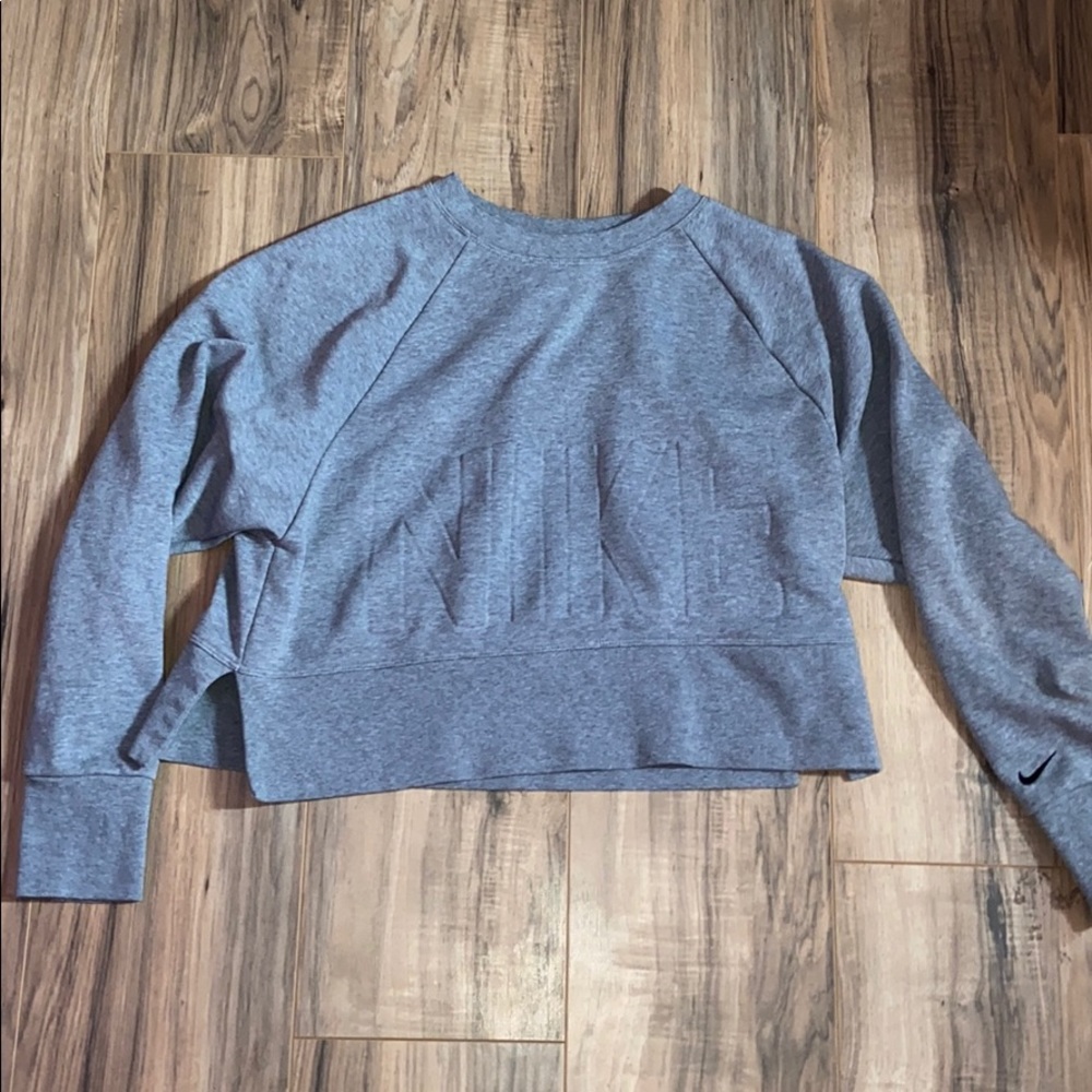 grey cropped nike sweatshirt